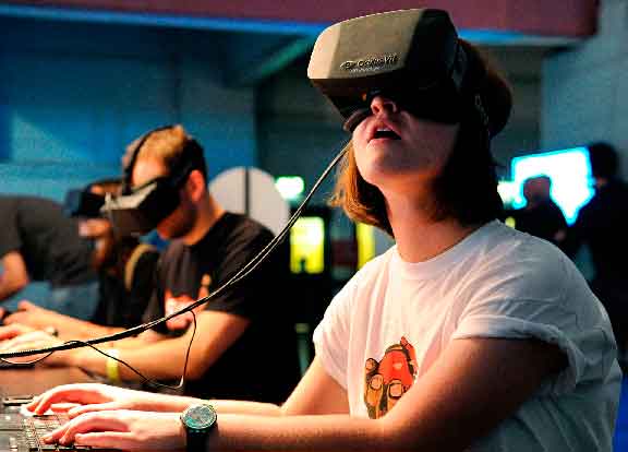 Problemas legales y bajas ventas ponen en duda el futuro de Oculus Rift de Facebook