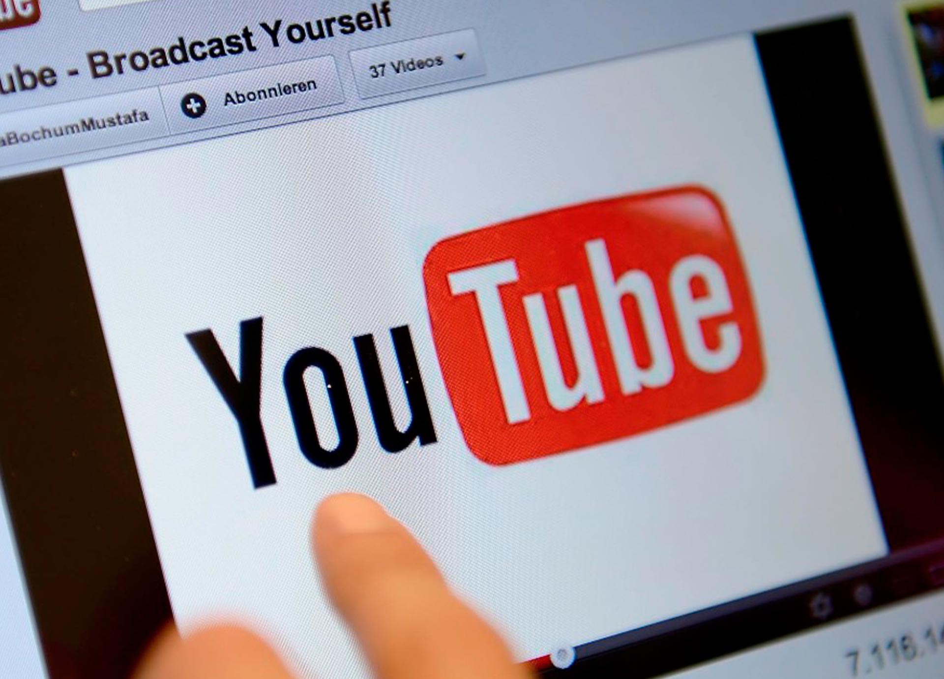 Por qué grandes marcas están retirando su publicidad de Google y YouTube