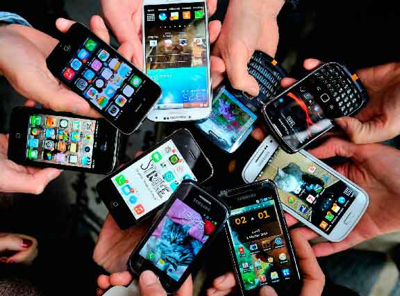 4G, pantalla grande y color negro: las características que los chilenos buscan en un smartphone